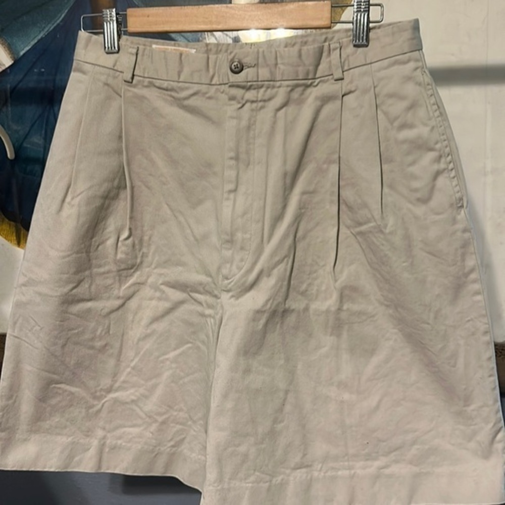 Boys Brooks Brothers size 14 shorts.